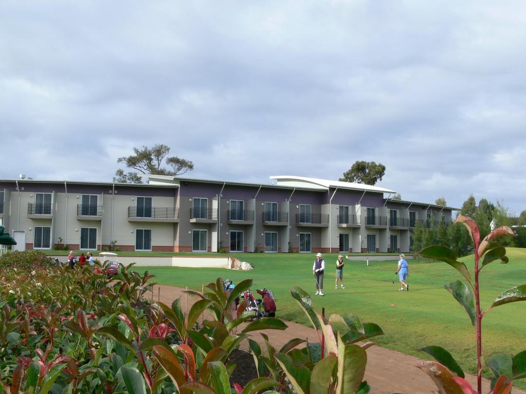 Мотель Springs Shoalhaven Новра Екстер'єр фото